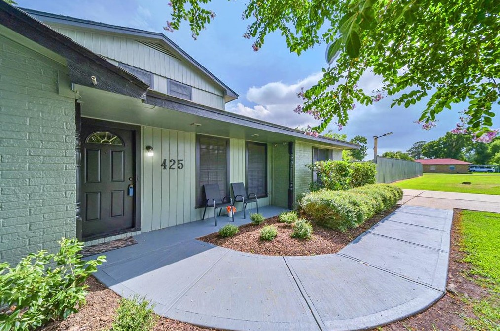 425 N Shady Ln, Morgans Point, TX 77571