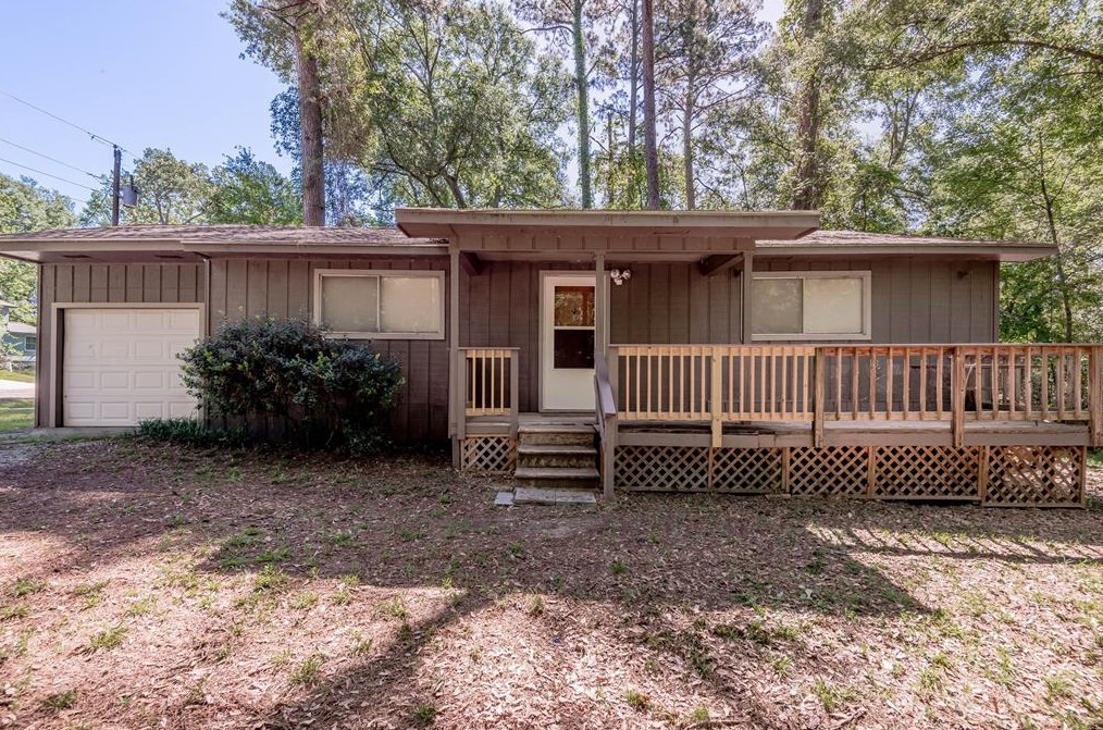 240 Seagull Ln, Onalaska, TX 77360