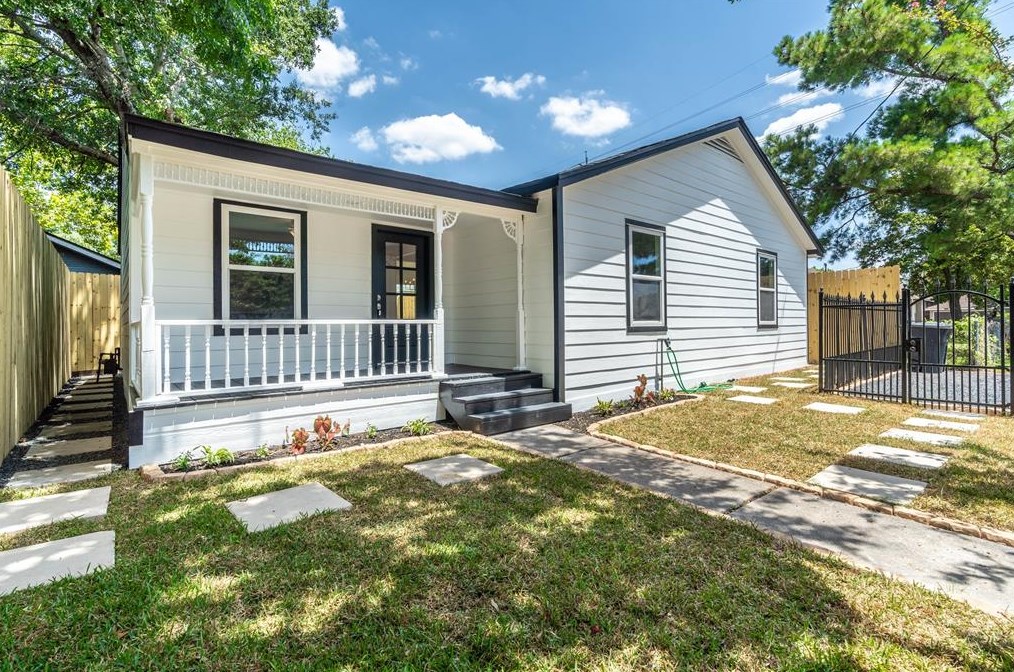 1310 Blair St, Houston, TX 77008-3818