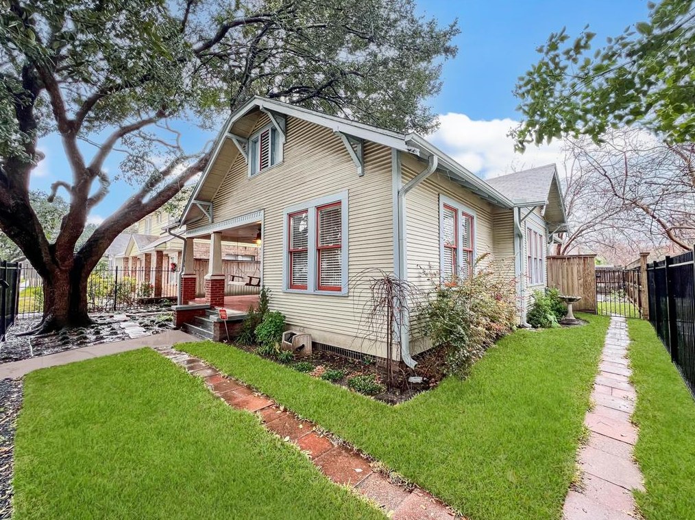 4035 Michaux St, Houston, TX 77009