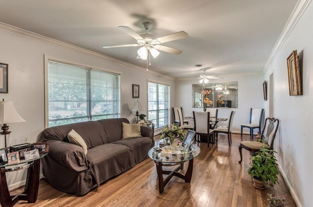 4050 Silverwood Dr, Houston TX  77025-5433 exterior