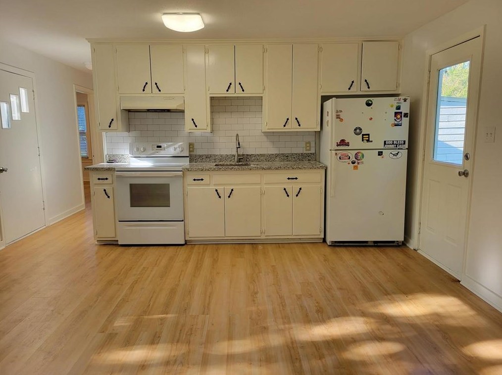 403 Tinsley St, Angleton, TX 77515-5724