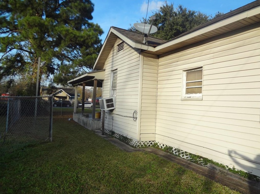 1410 Mystic St, Houston TX  77020-4640 exterior