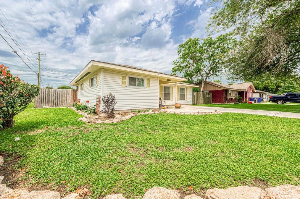 2132 13th Ave, Texas City, TX 77590-5127