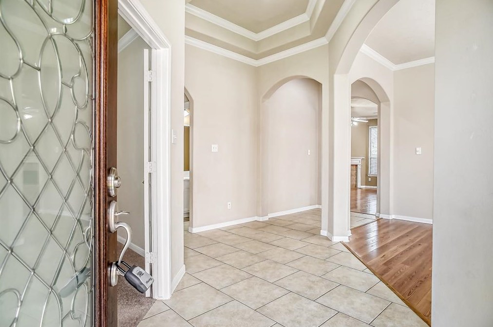 9011 Kinnel Ln, Tomball, TX 77375