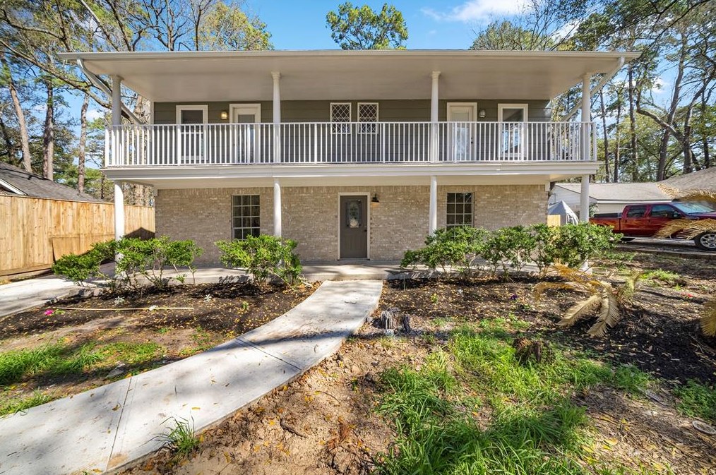 15102 Long Oak Dr, Houston, TX 77070-1126