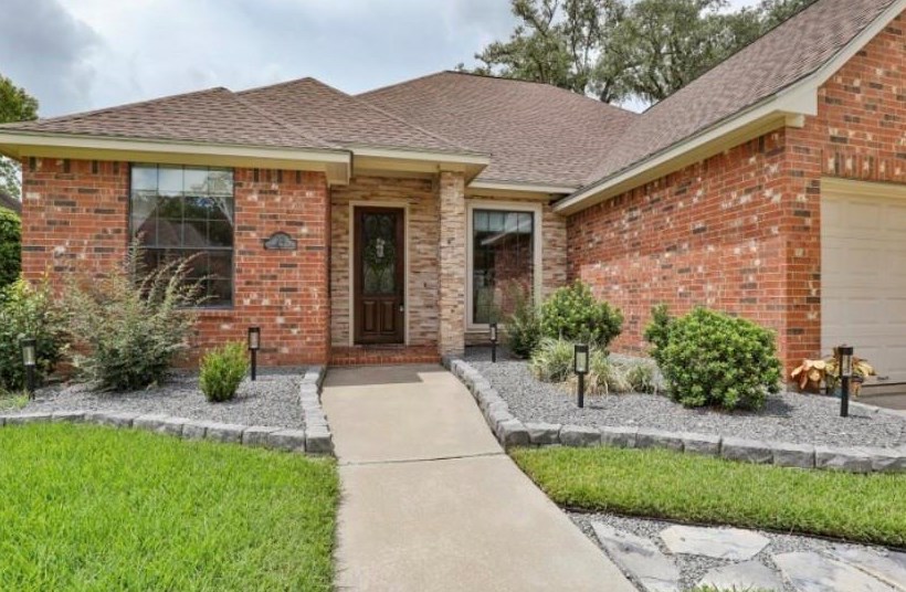 213 Canyon Oak Dr, Richwood, TX 77566