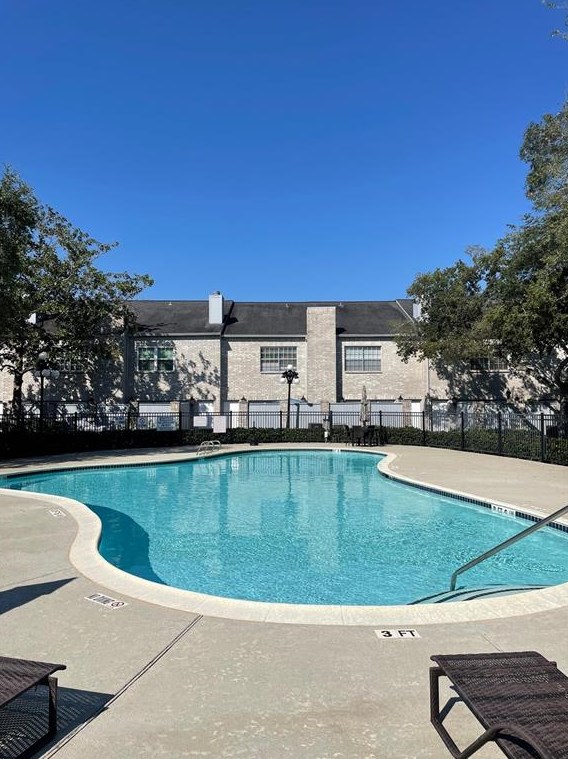 622 Wilcrest Dr, Houston TX  77042-2739 exterior