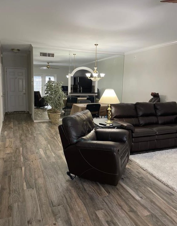 622 Wilcrest Dr, Houston TX  77042-1078 exterior
