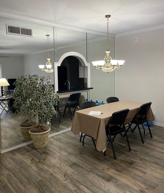 622 Wilcrest Dr, Houston TX  77042-2739 exterior
