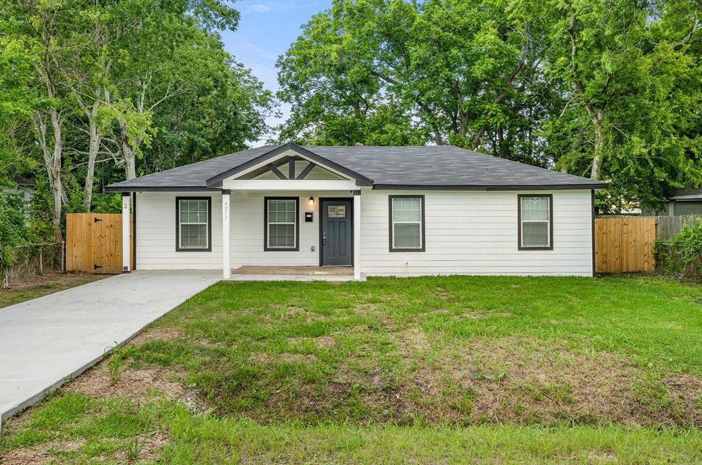 4217 Clover St, Houston, TX 77051