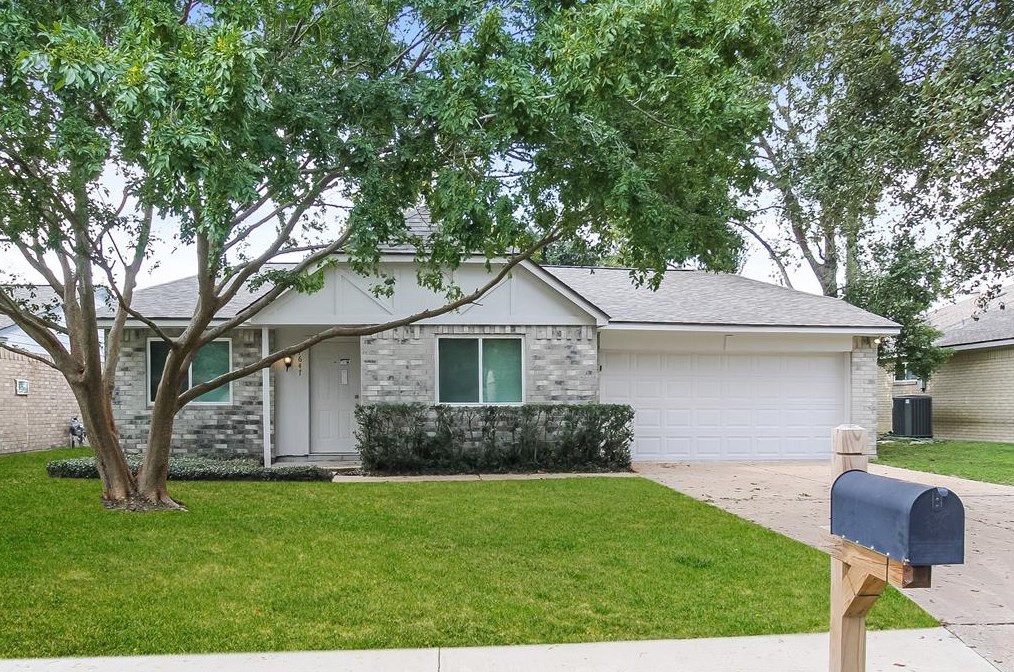7647 Western Oak Ln, Houston, TX 77040