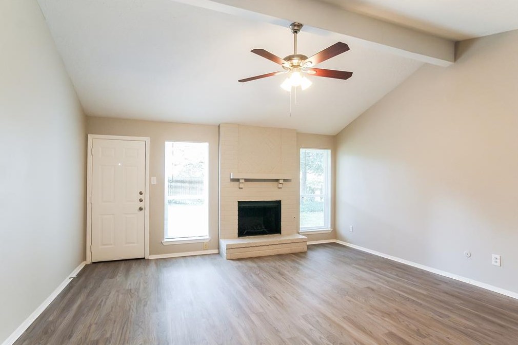 7647 Western Oak Ln, Houston TX  77040-2622 exterior