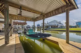 1022 Long Reach Dr, Tiki Island, TX 77554 - Photo 8