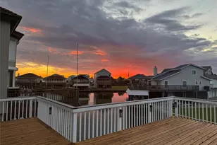 1022 Long Reach Dr, Tiki Island, TX 77554 - Photo 34