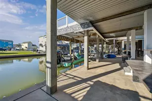 1022 Long Reach Dr, Tiki Island, TX 77554 - Photo 6