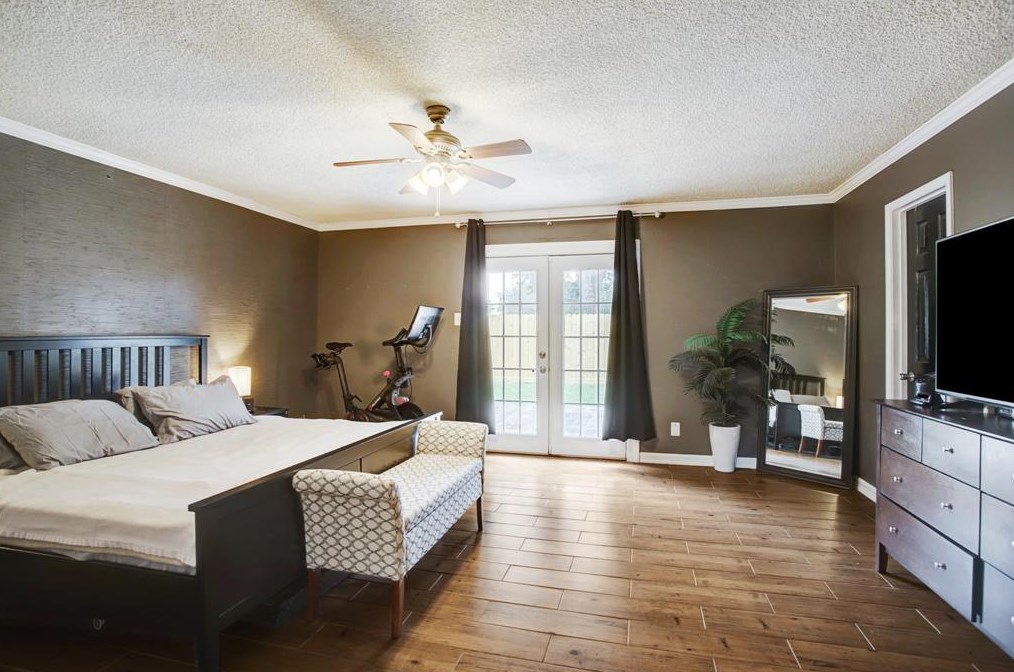 858 Silverpines Rd, Houston TX  77062-5614 exterior
