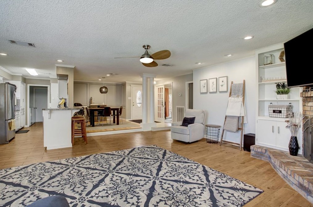 858 Silverpines Rd, Houston TX  77062-5614 exterior