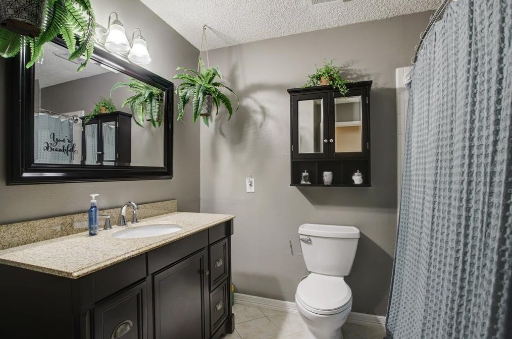 858 Silverpines Rd, Houston TX  77062-5614 exterior