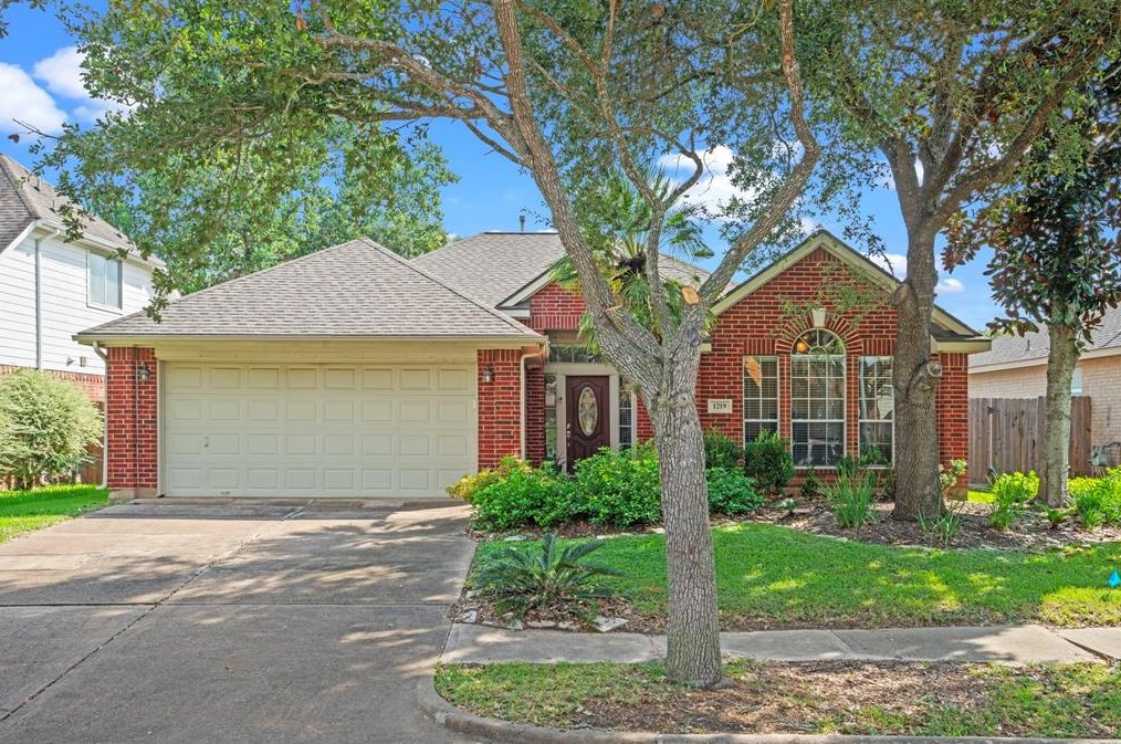 1219 Windover Ct, Sugar Land, TX 77479