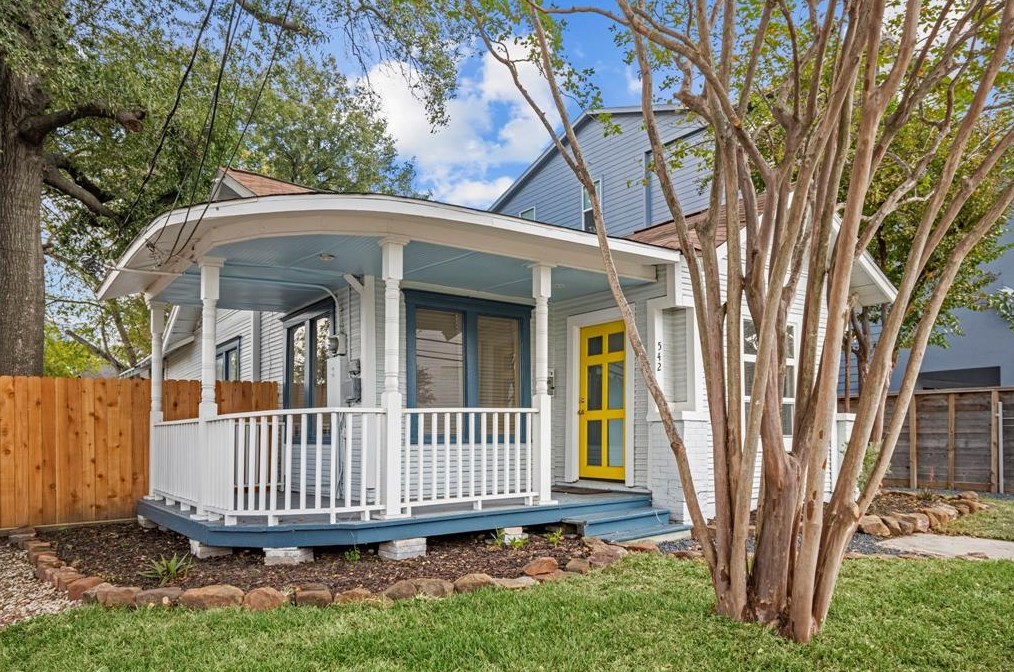 542 Threlkeld St, Houston, TX 77007