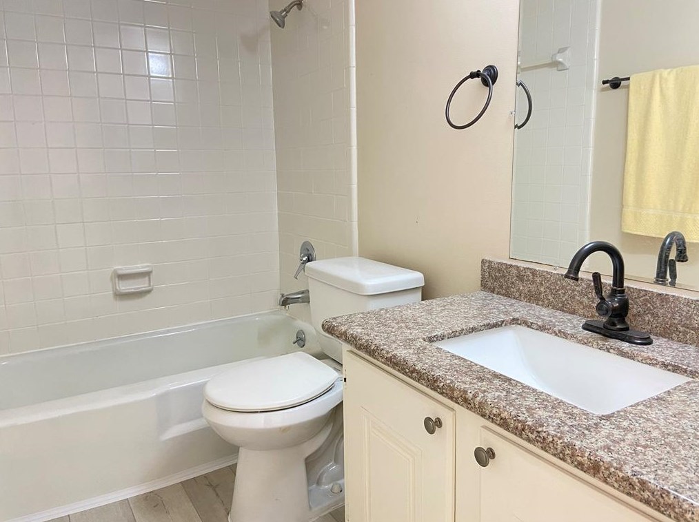 10351 Briar Frst Dr, Houston TX  77042-2322 exterior
