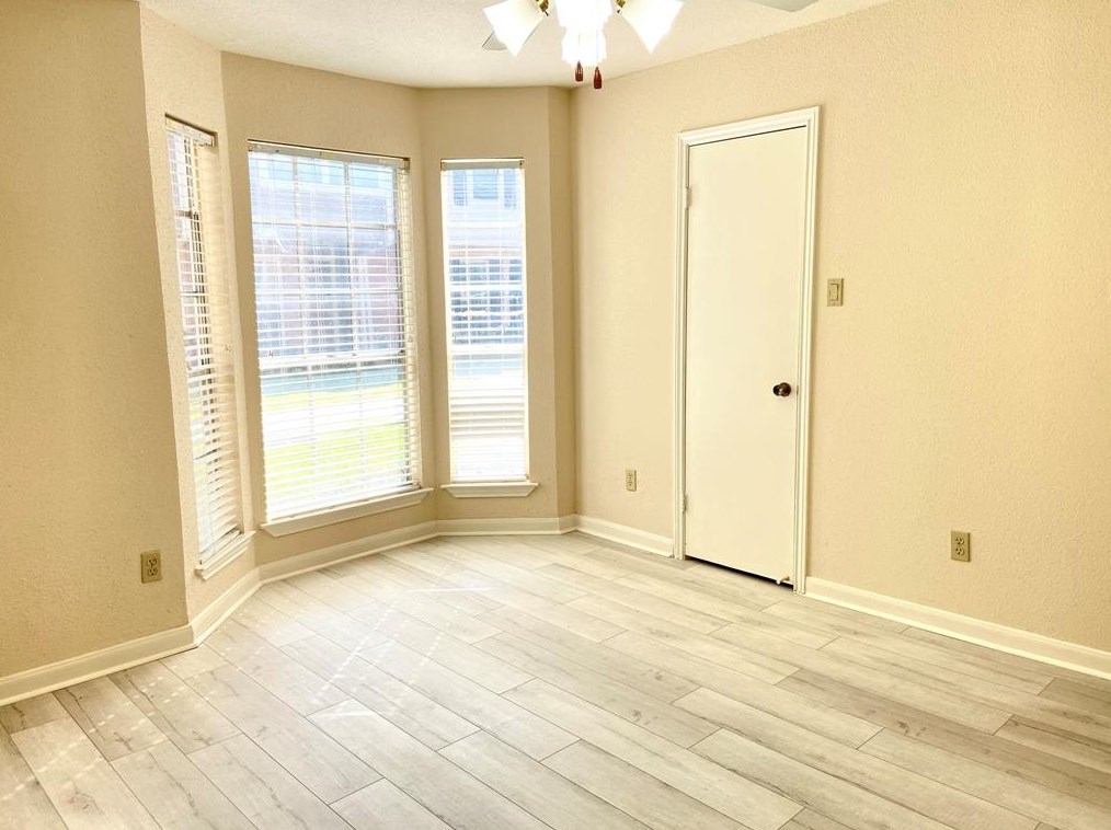 10351 Briar Frst Dr, Houston TX  77042-2322 exterior