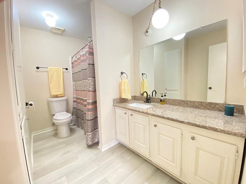 10351 Briar Frst Dr, Houston TX  77042-2322 exterior