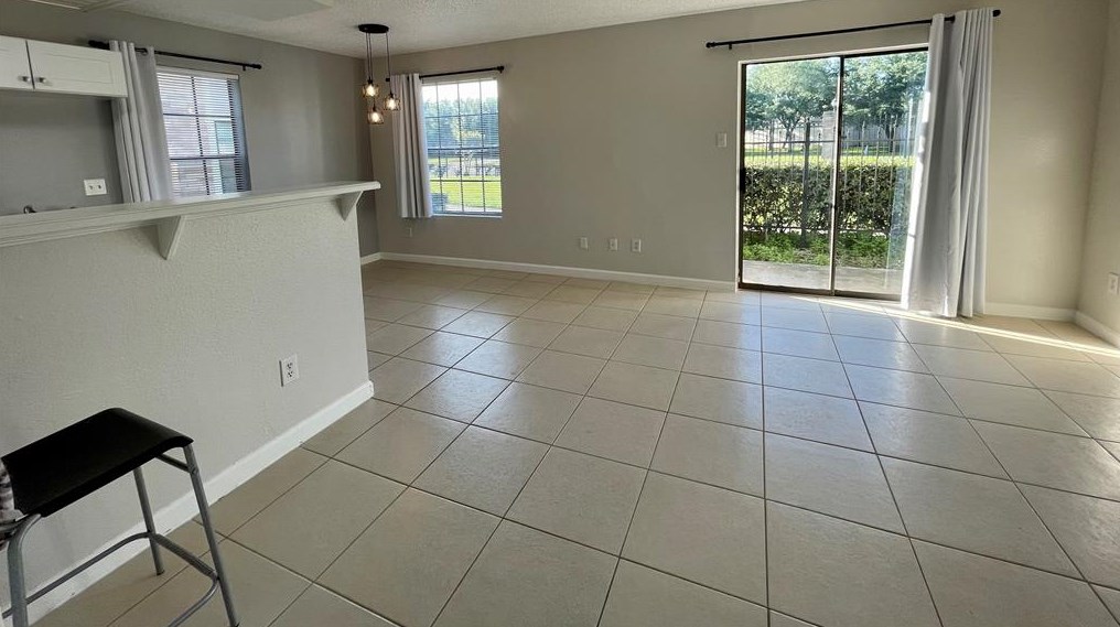 2750 Holly Hall St Apt 707, Houston, TX 77054