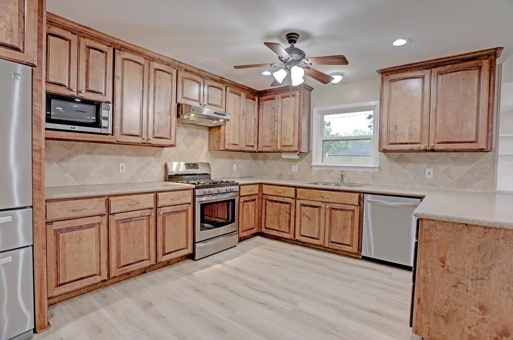 5011 Stillbrooke Dr, Houston TX  77096-5034 exterior