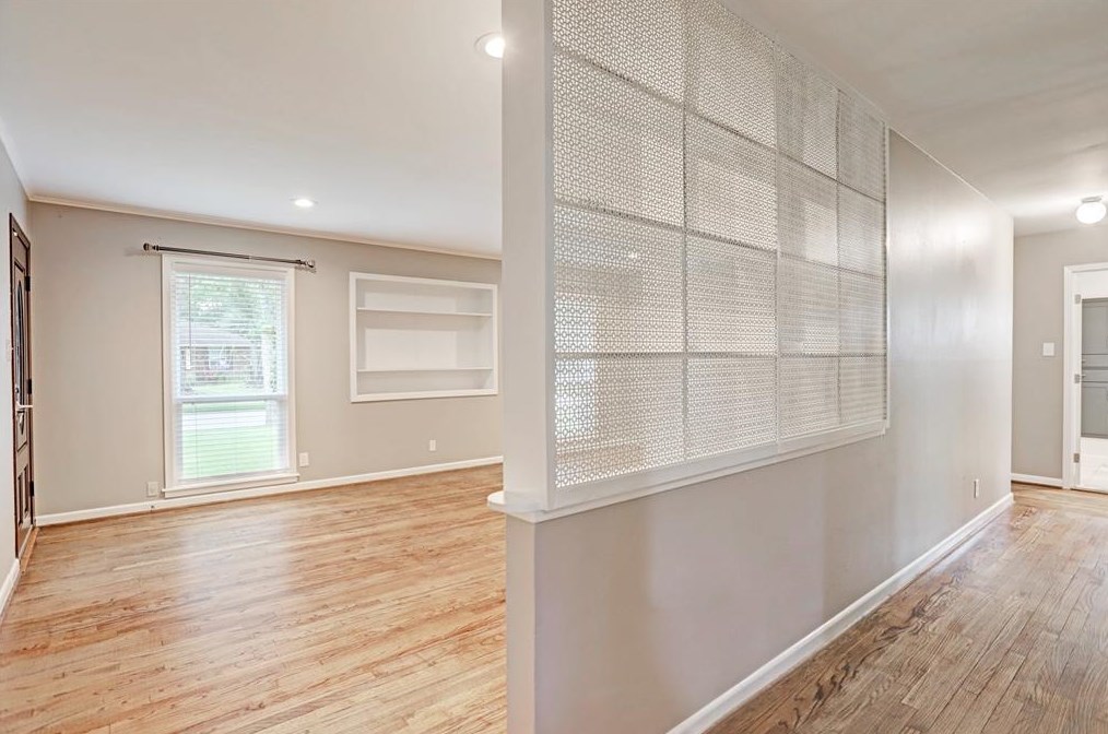 5011 Stillbrooke Dr, Houston TX  77096-5034 exterior