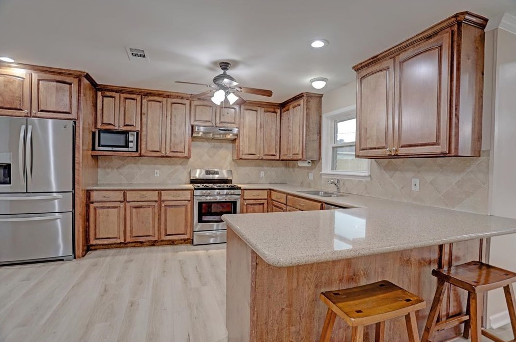 5011 Stillbrooke Dr, Houston TX  77096-5034 exterior