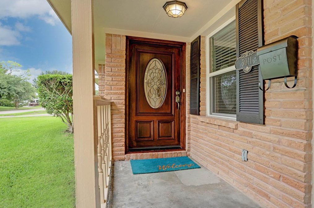 5011 Stillbrooke Dr, Houston TX  77035-3150 exterior