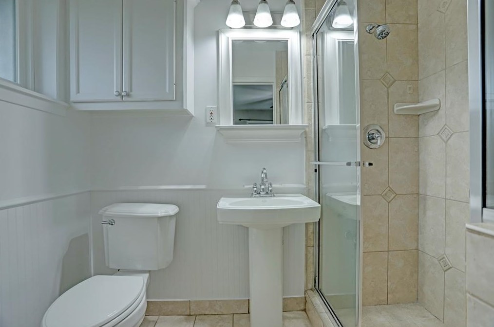 5011 Stillbrooke Dr, Houston TX  77096-5034 exterior