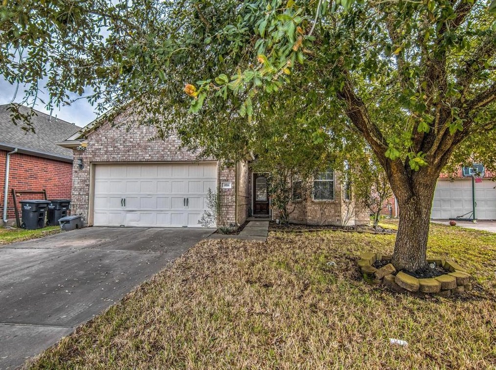 958 Jennifer St, Alvin, TX 77511-4380