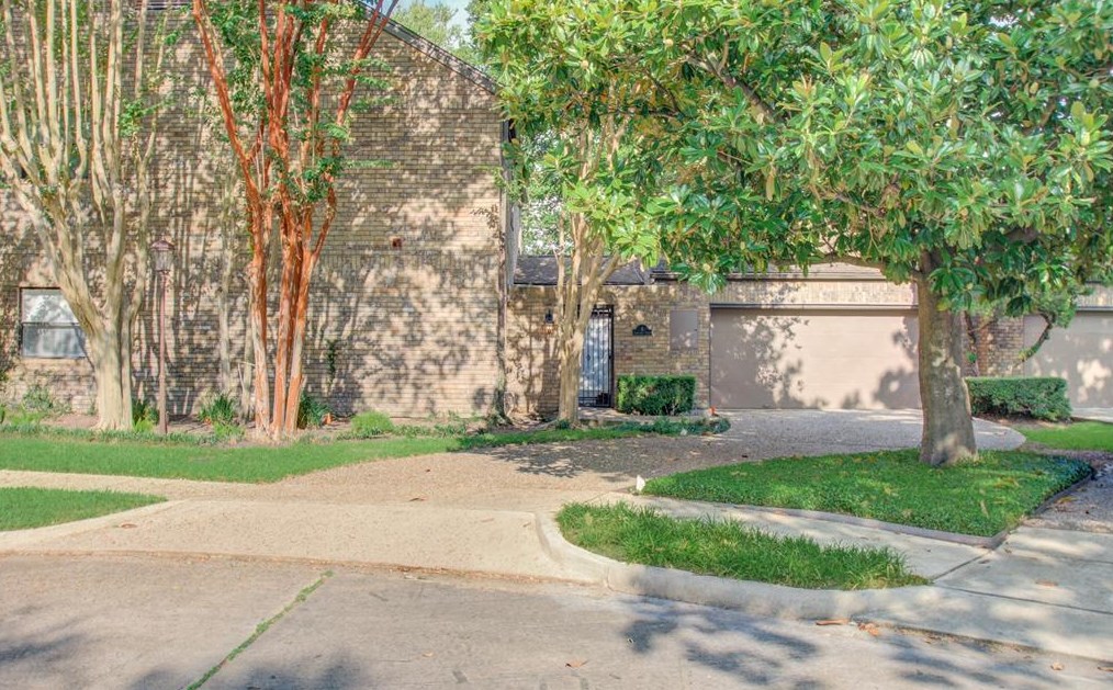 6 Town Oaks Pl, Bellaire, TX 77401