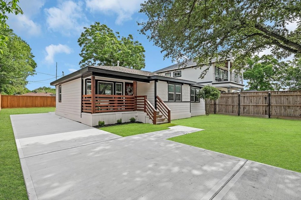 6331 Glencoe St, Houston, TX 77087