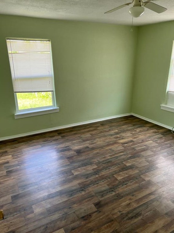 527 W 8th St, Jones Creek, TX 77541