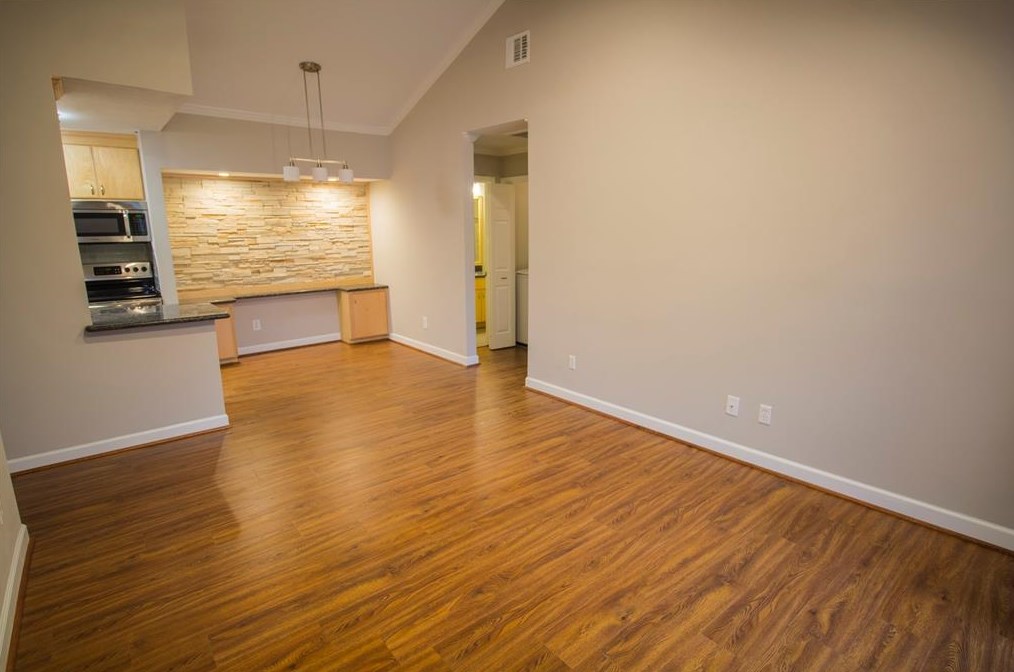 2300 Augusta Dr Apt 4, Houston, TX 77057