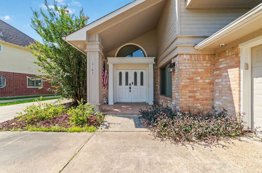 13103 Wickersham Ln, Houston TX  77077-5516 exterior