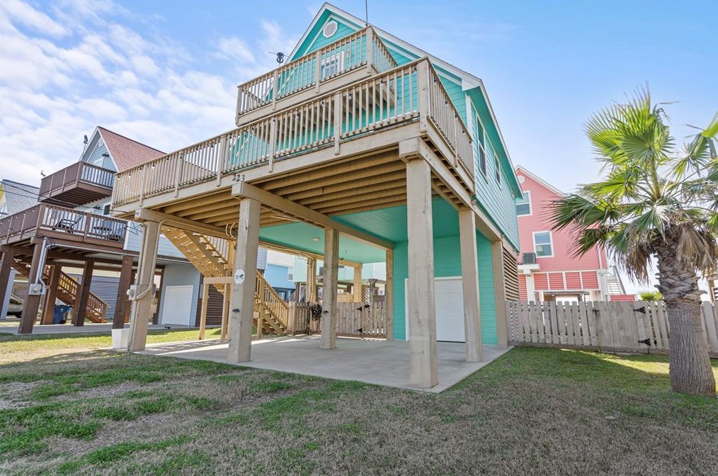 223 Sandpebble Pl, Jones Creek, TX 77541-8509