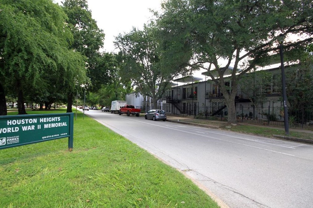 936 Heights Blvd, Houston TX  77008-6976 exterior