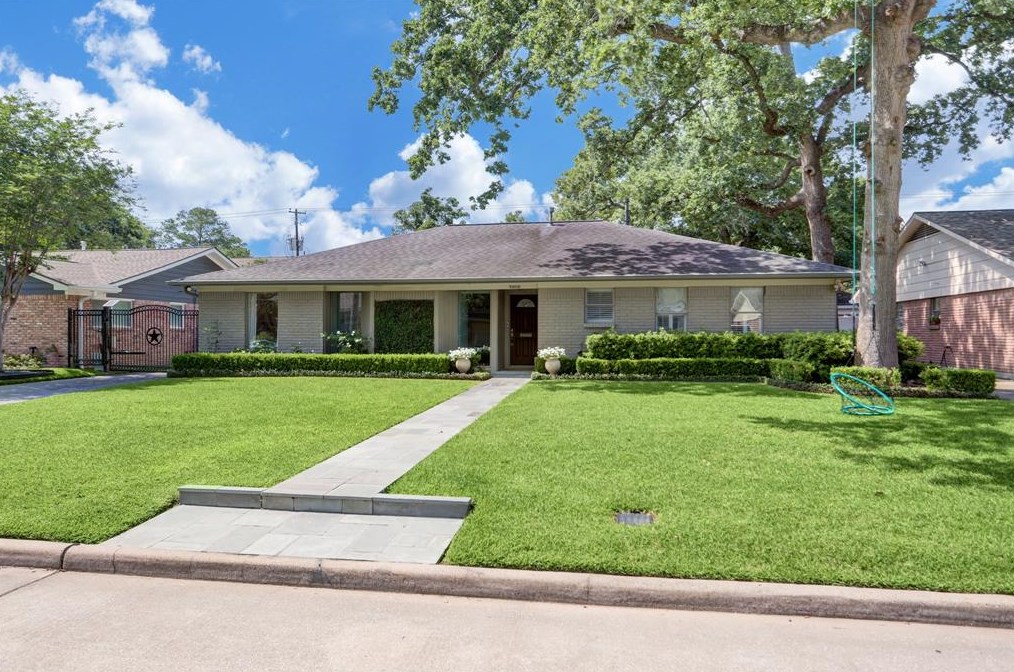 7010 Alderney Dr, Houston, TX 77055-7641