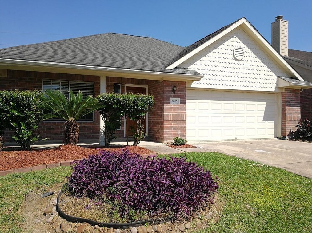 1015 Andover Dr, Pearland, TX 77584