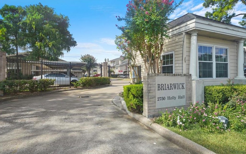 2750 Holly Hall St Apt 409, Houston, TX 77054