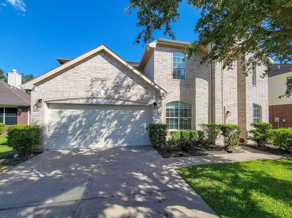 2719 Crestbrook Ct, Sugar Land, TX 77479
