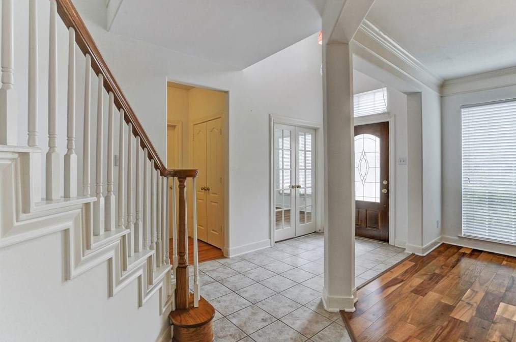 1620 Lakeside Enclave Dr, Houston, TX 77077