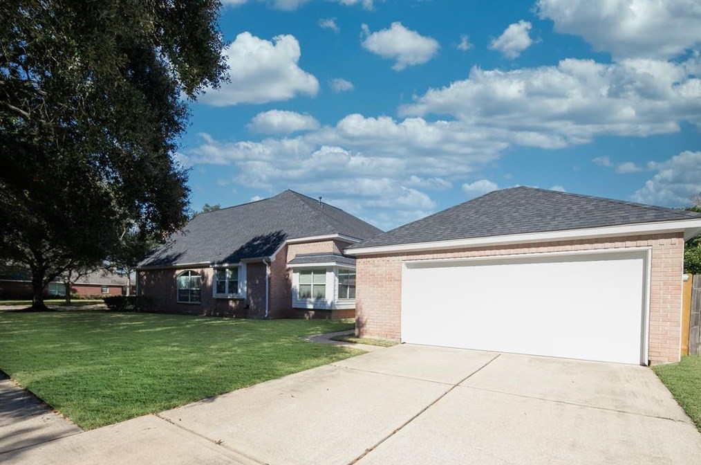 4102 Magnolia Ln, Sugar Land, TX 77478