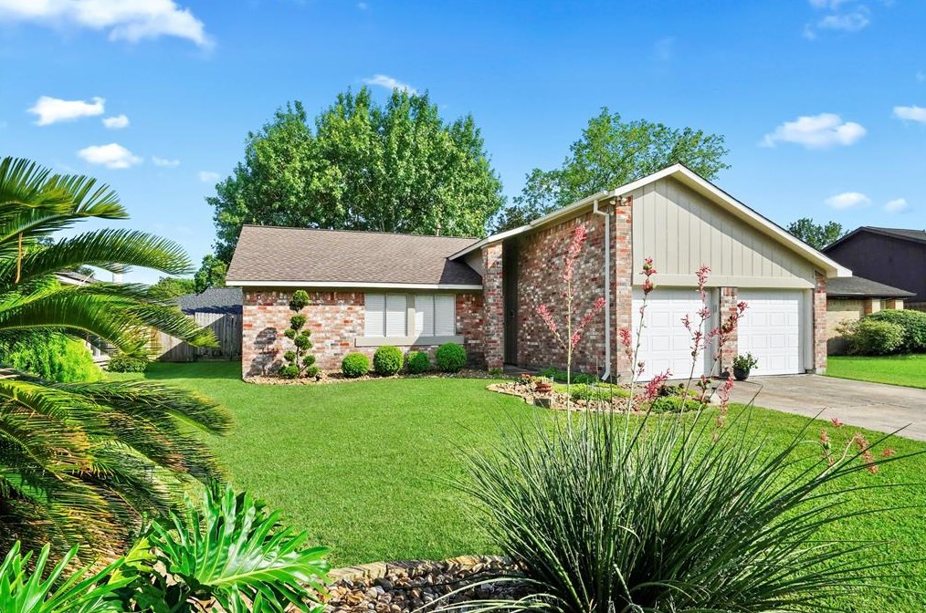 322 El Toro Ln, Houston, TX 77598-2526