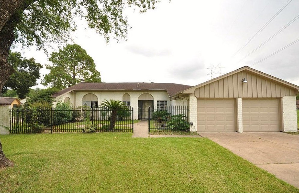 9323 Twin Hills Dr, Houston, TX 77031